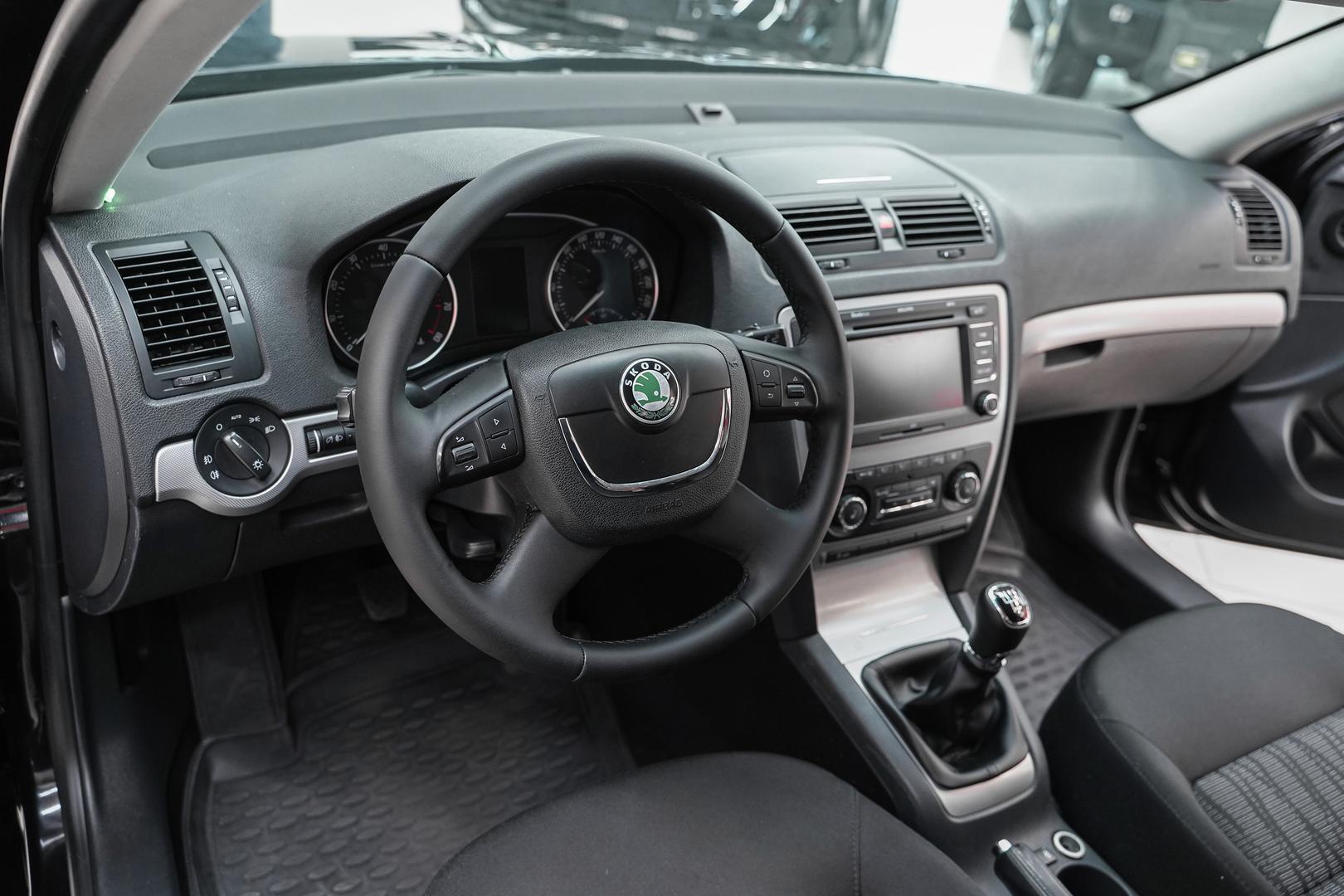 Skoda Octavia 2010, черный, ДЦ Орехово