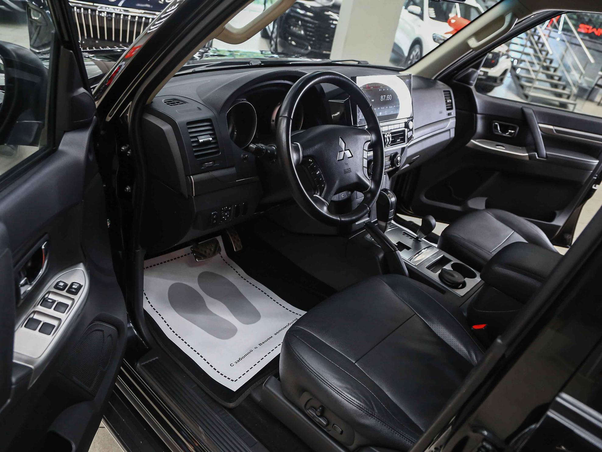 Mitsubishi Pajero 2013, черный, ДЦ Орехово