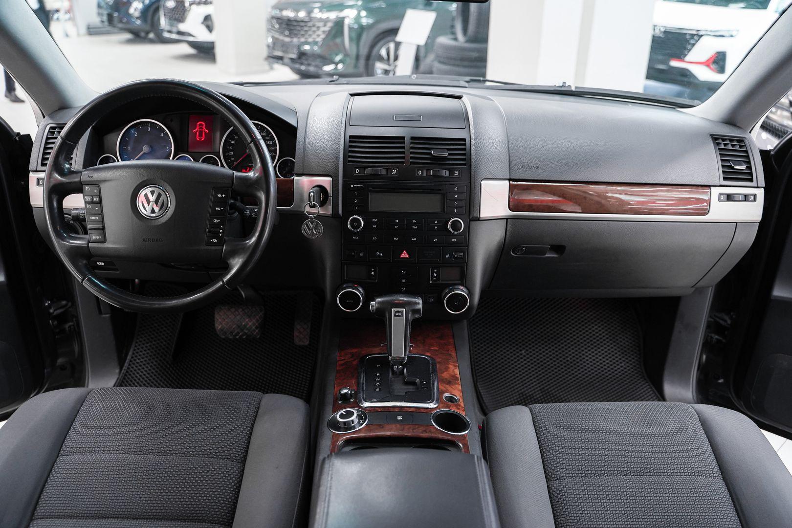 Volkswagen Touareg 2010, серый, ДЦ Орехово