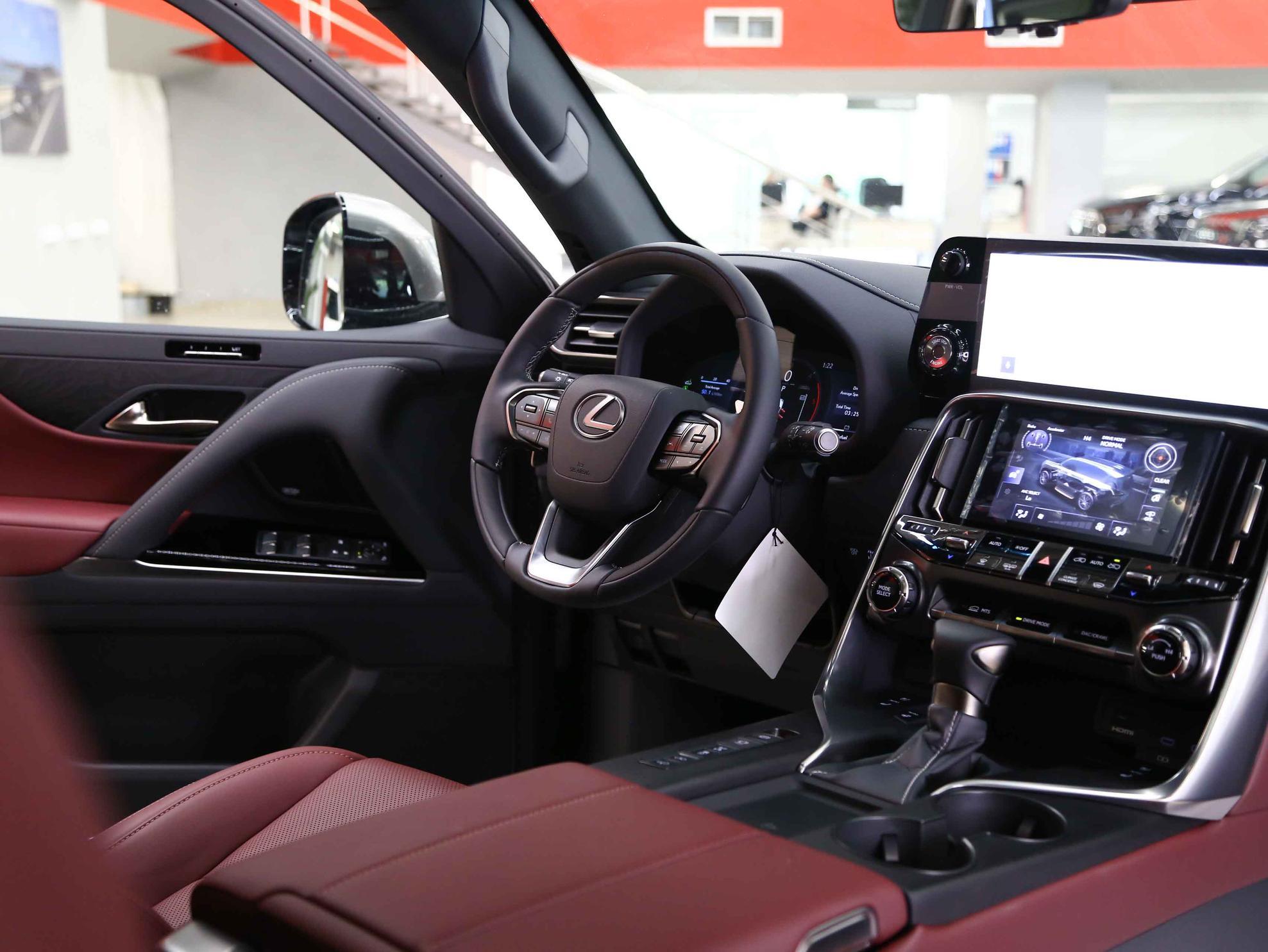 Lexus LX 2026, серый, ДЦ Орехово