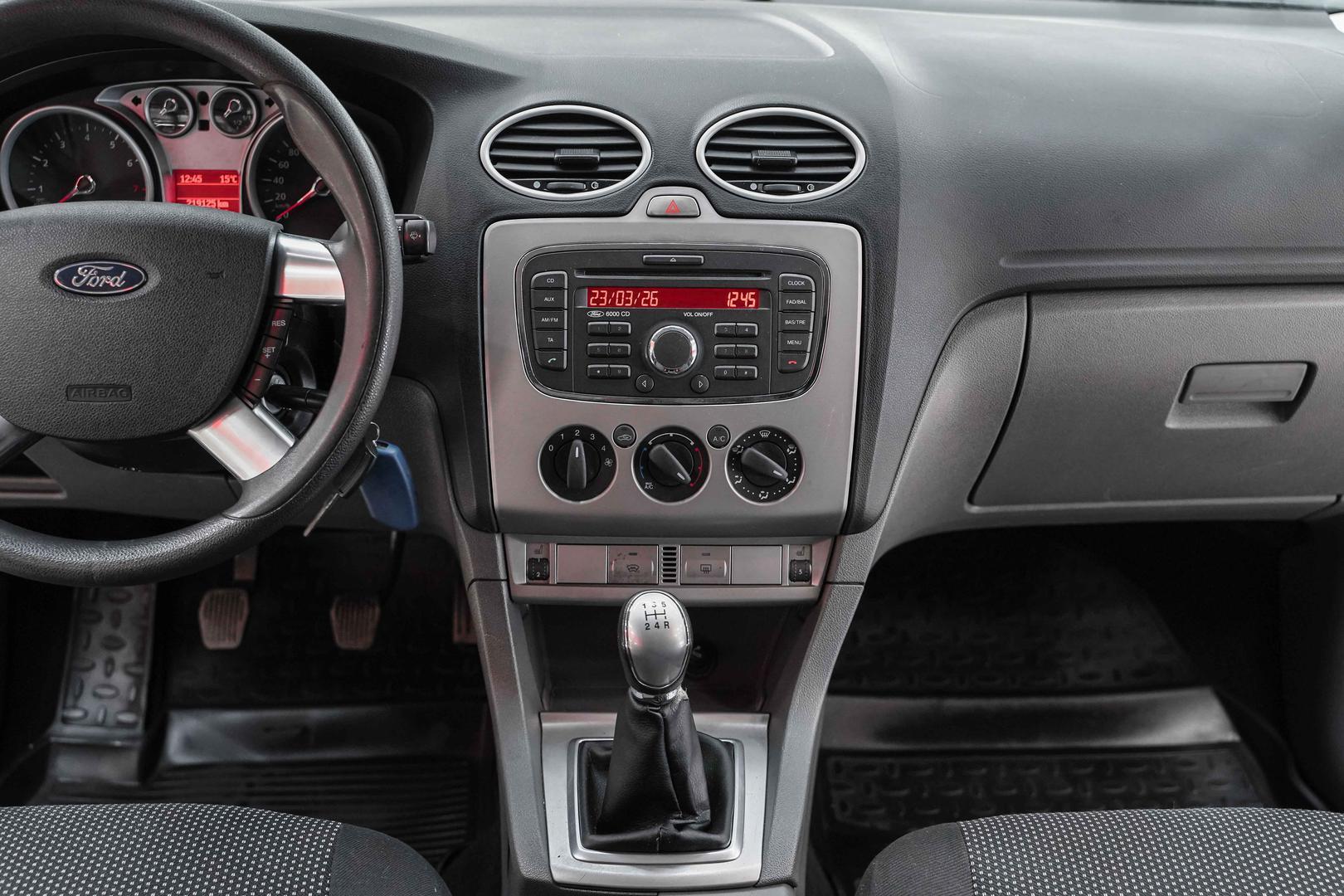 Ford Focus 2011, серебряный, ДЦ Орехово