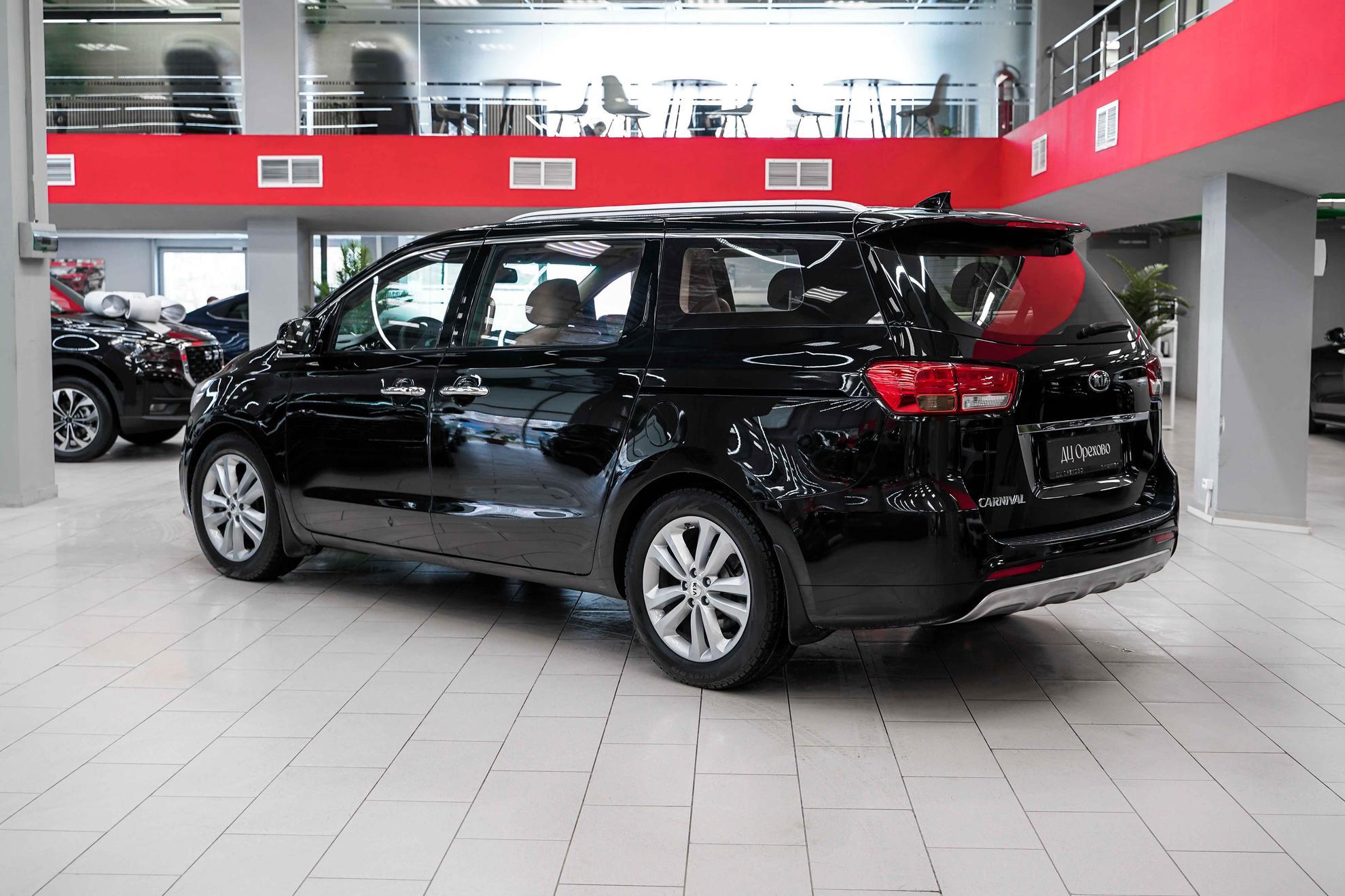 Kia Carnival 2016, черный, ДЦ Орехово