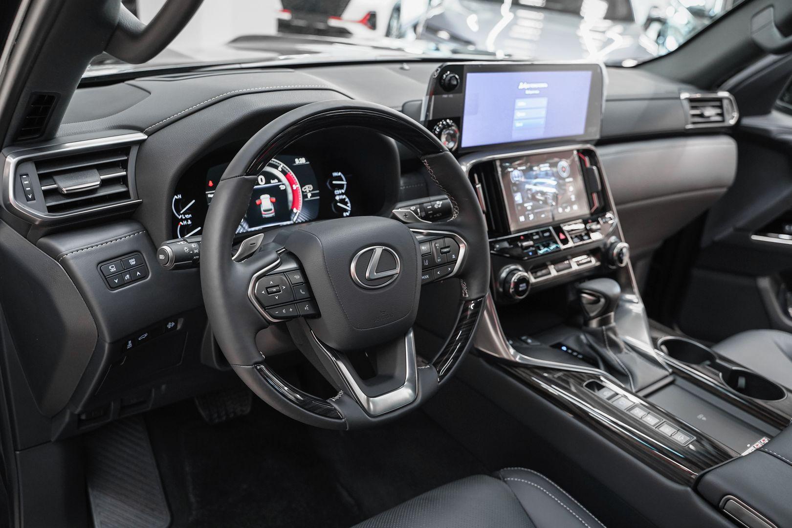 Lexus LX 2024, черный, ДЦ Орехово