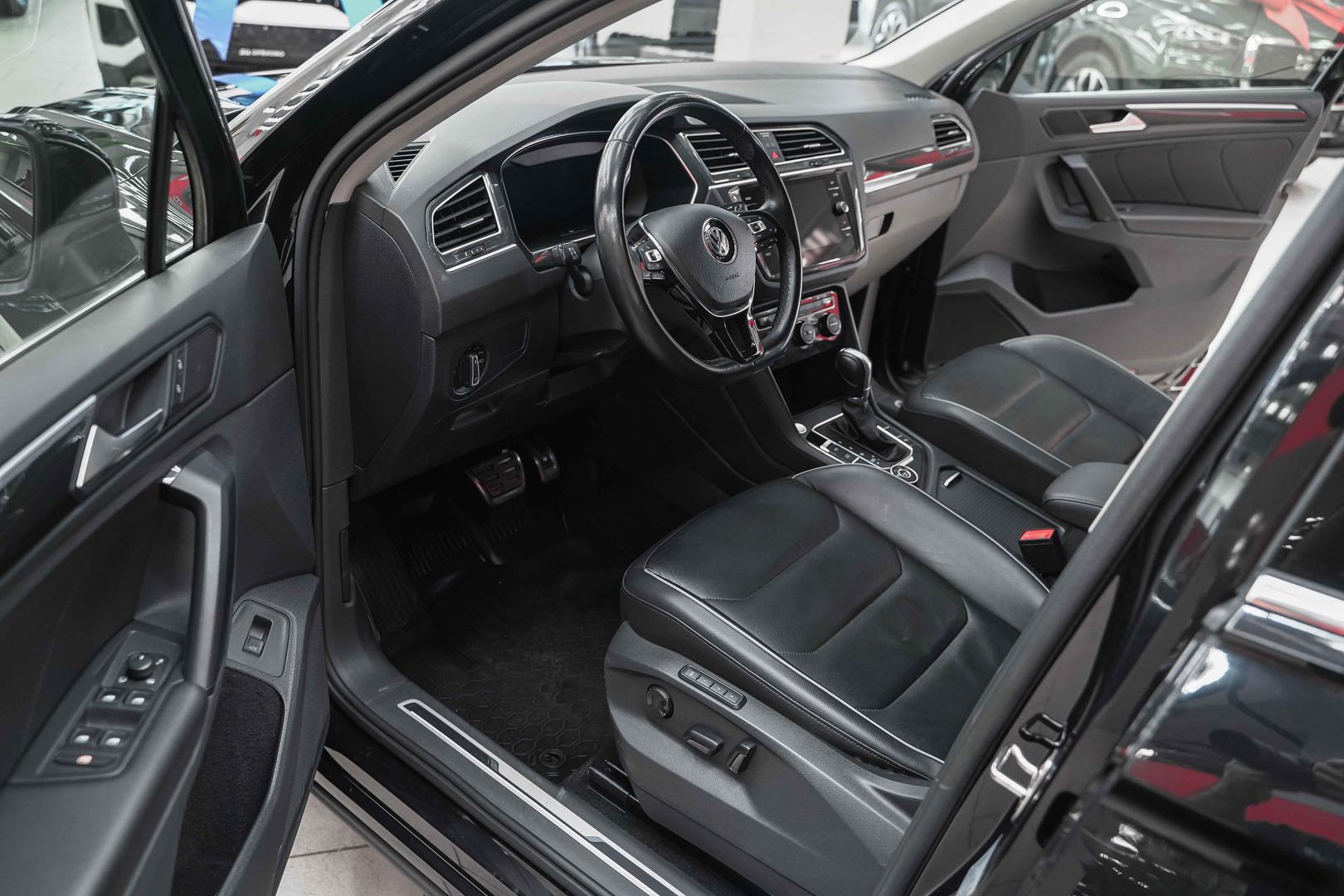Volkswagen Tiguan 2018, черный, ДЦ Орехово