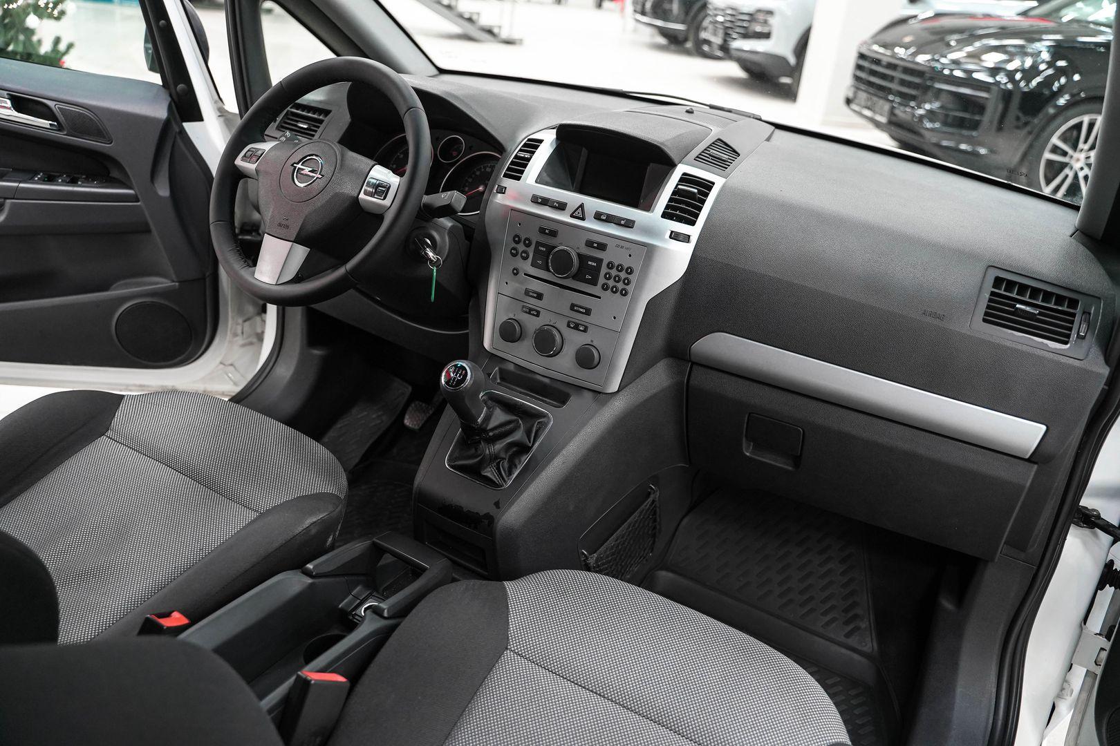 Opel Zafira 2012, белый, ДЦ Орехово
