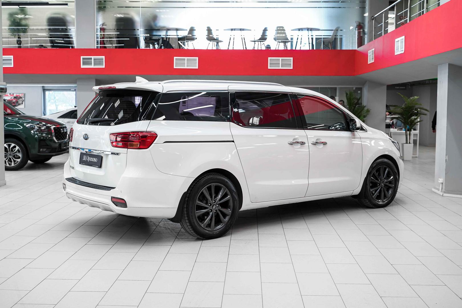Kia Carnival 2018, белый, ДЦ Орехово
