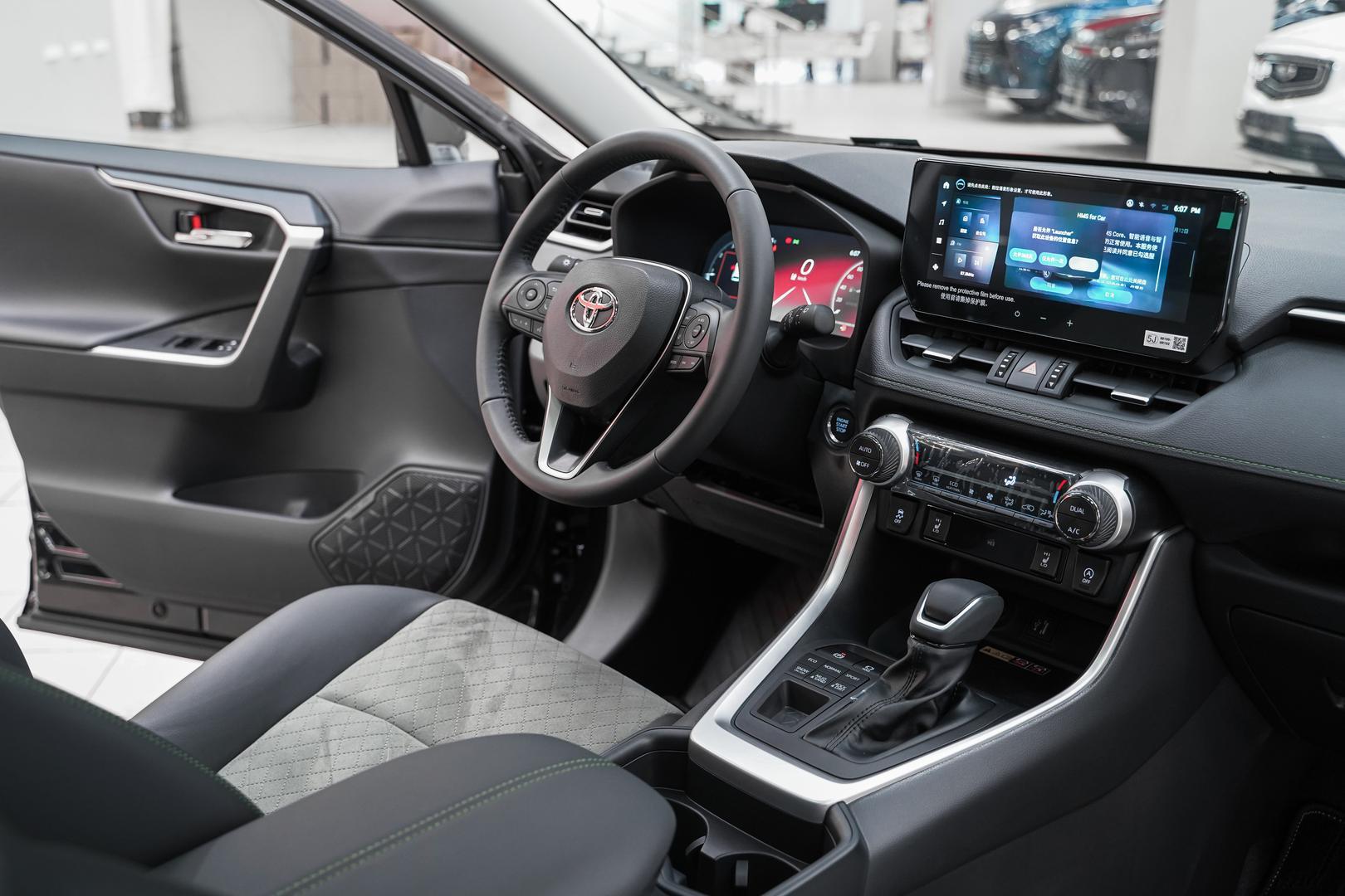 Toyota RAV4 2025, черный, ДЦ Орехово