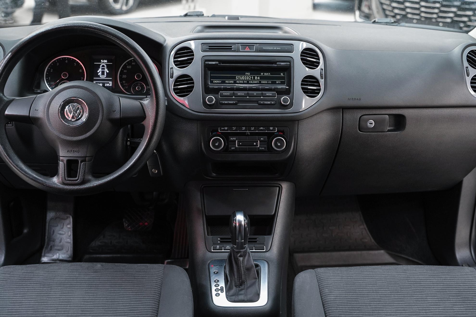 Volkswagen Tiguan 2012, синий, ДЦ Орехово