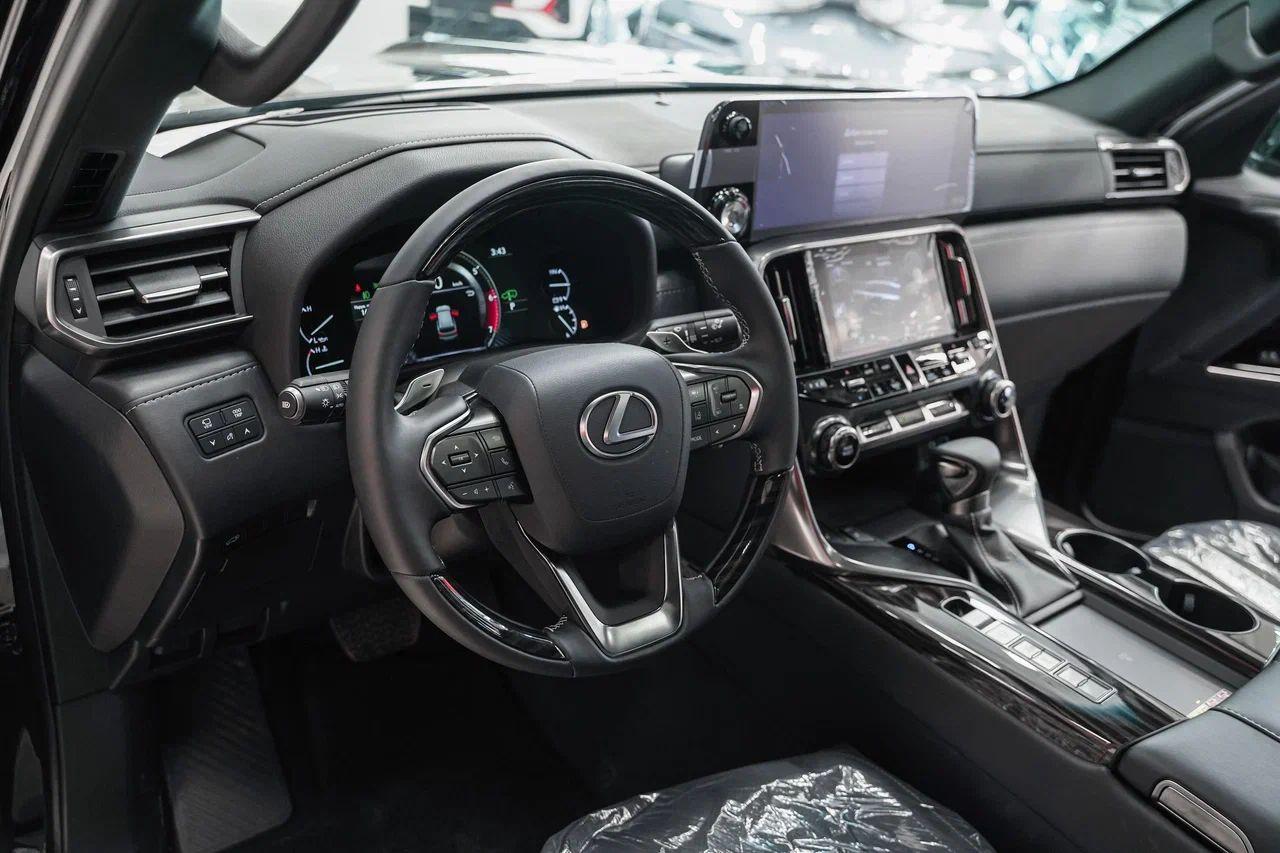 Lexus LX 2024, черный, ДЦ Орехово