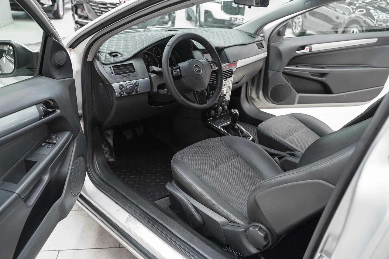 Opel Astra 2008, бежевый, ДЦ Орехово