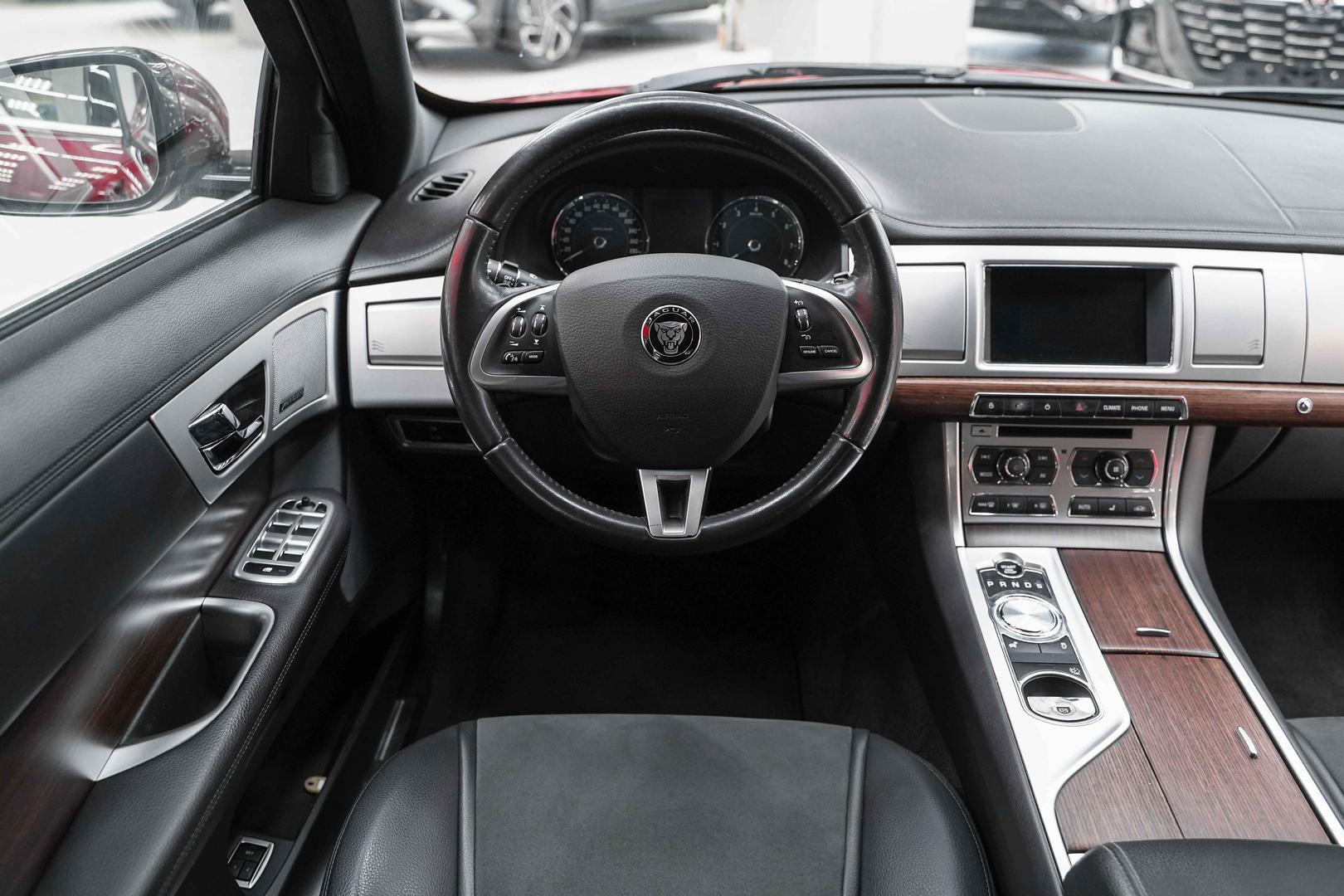 Jaguar XF 2014, красный, ДЦ Орехово
