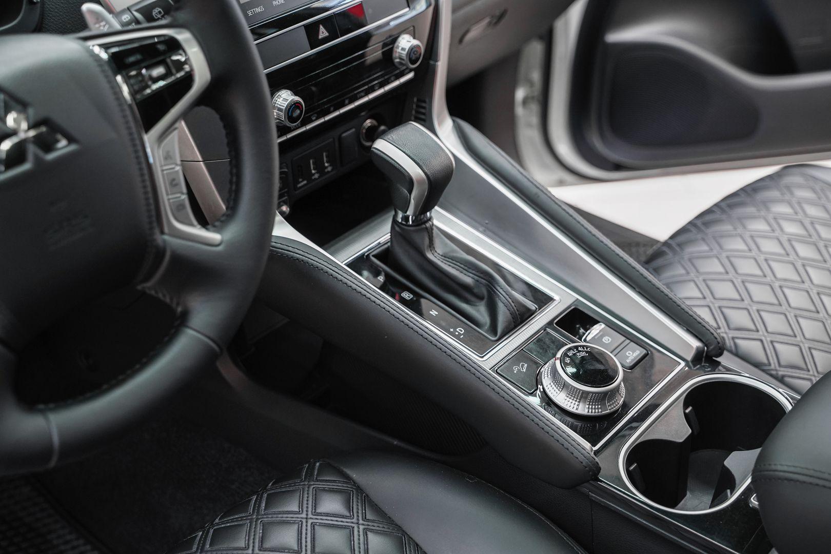 Mitsubishi Montero Sport 2022, белый, ДЦ Орехово