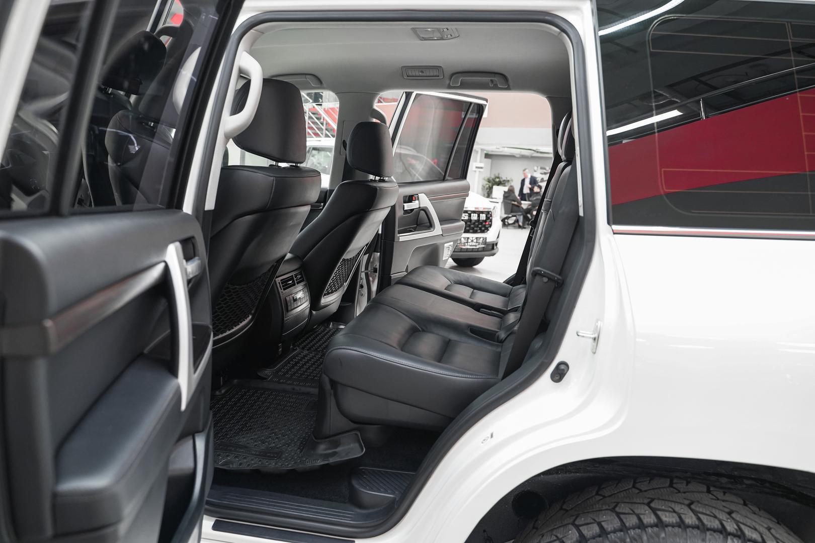 Toyota Land Cruiser 2018, белый, ДЦ Орехово