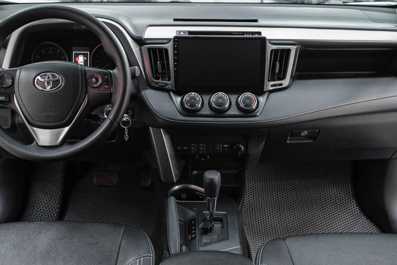Toyota RAV4 2017, белый, ДЦ Орехово