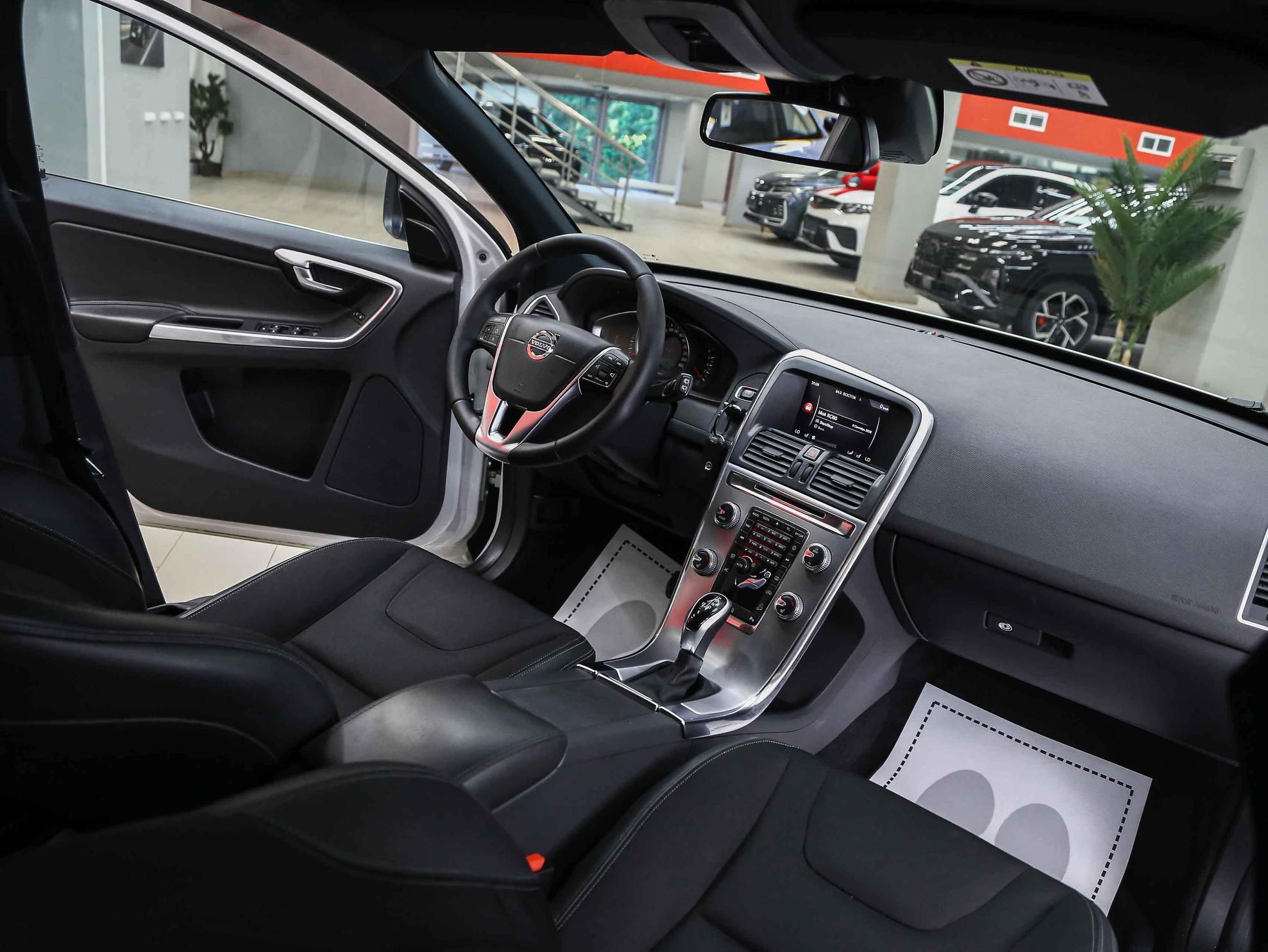 Volvo XC60 2017, белый, ДЦ Орехово