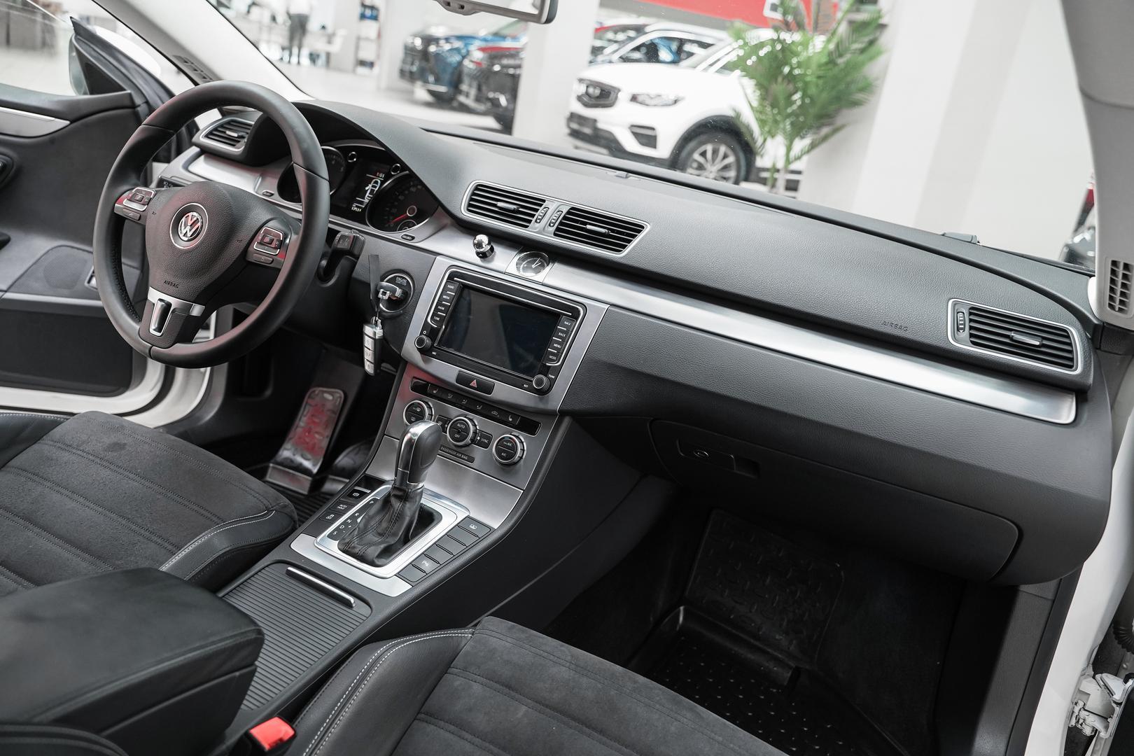 Volkswagen Passat CC 2012, белый, ДЦ Орехово