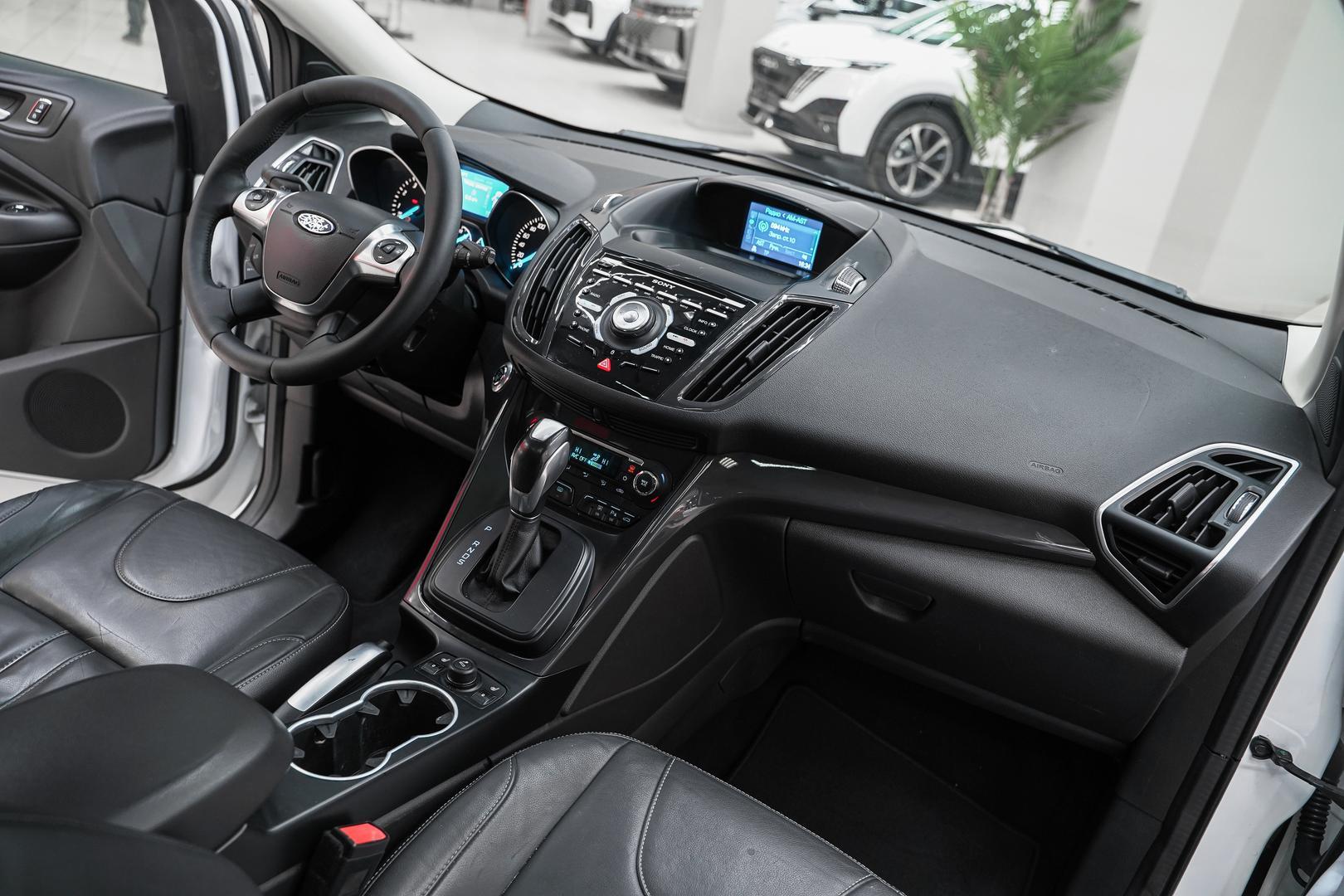 Ford Kuga 2014, белый, ДЦ Орехово