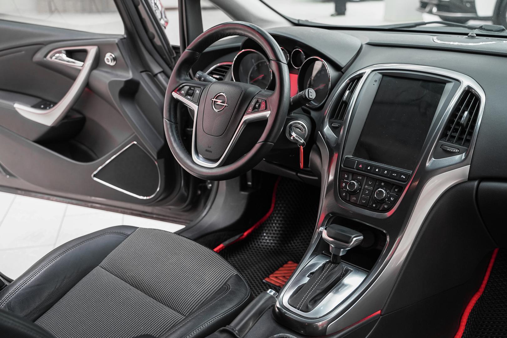 Opel Astra 2011, серый, ДЦ Орехово