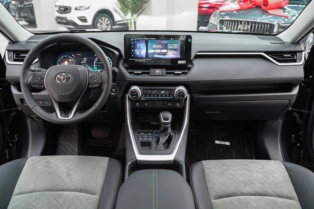 Toyota RAV4 2025, черный, ДЦ Орехово