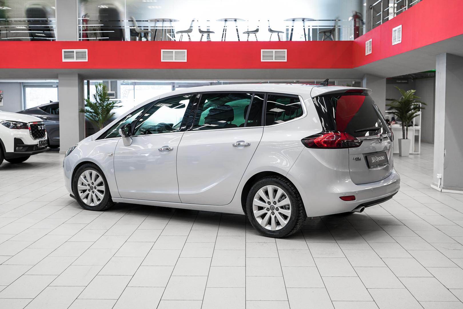 Opel Zafira 2013, белый, ДЦ Орехово
