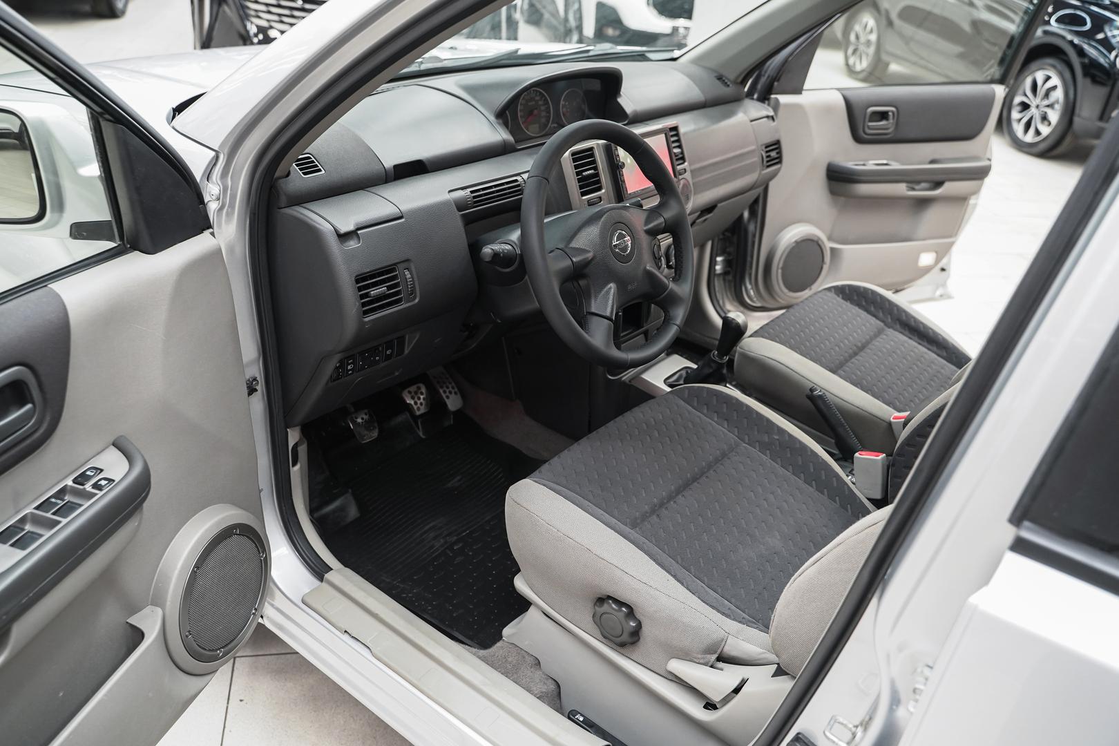 Nissan X-Trail 2004, серебряный, ДЦ Орехово