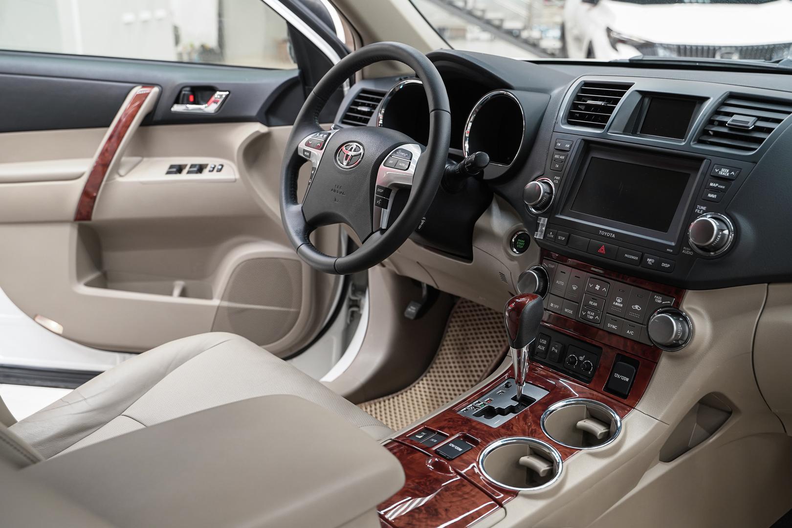 Toyota Highlander 2013, белый, ДЦ Орехово