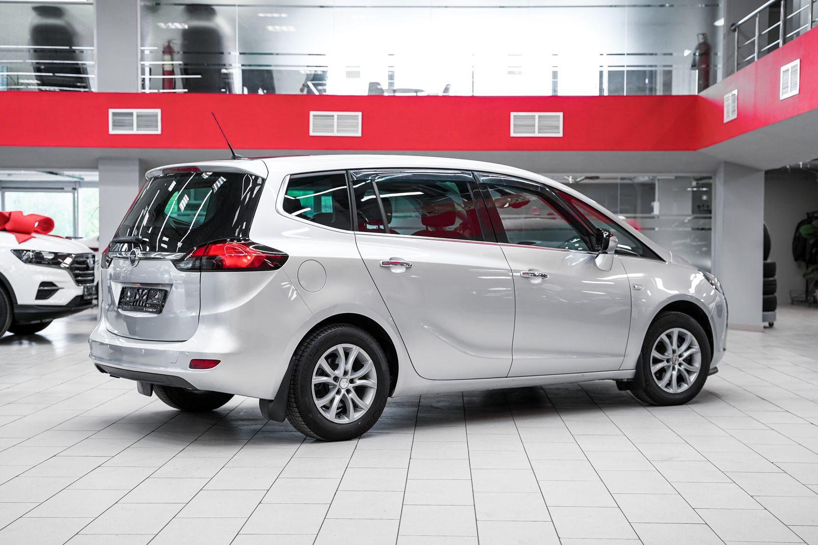 Opel Zafira 2013, серебряный, ДЦ Орехово