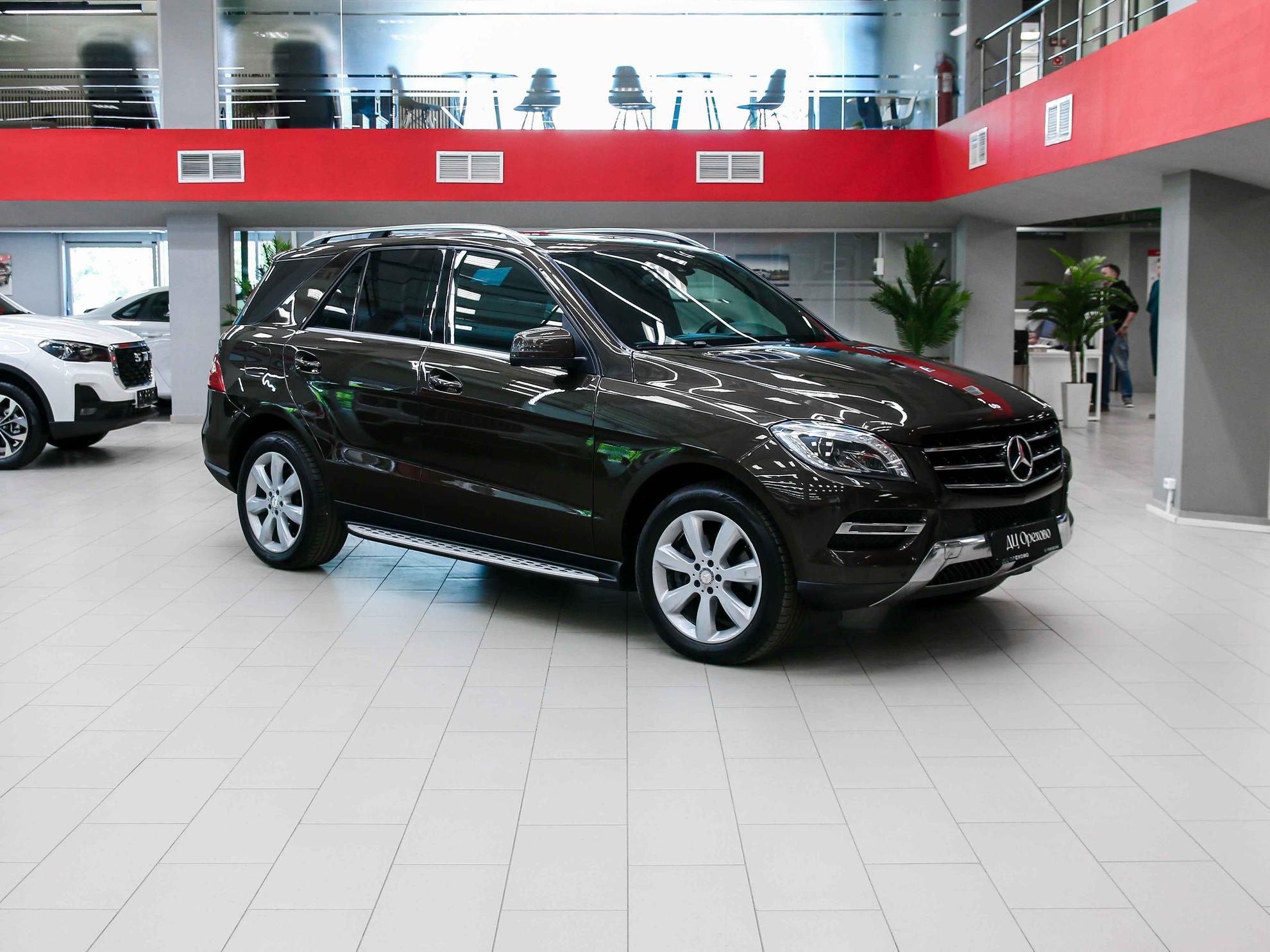 Mercedes-Benz M-Класс 2014, коричневый, ДЦ Орехово