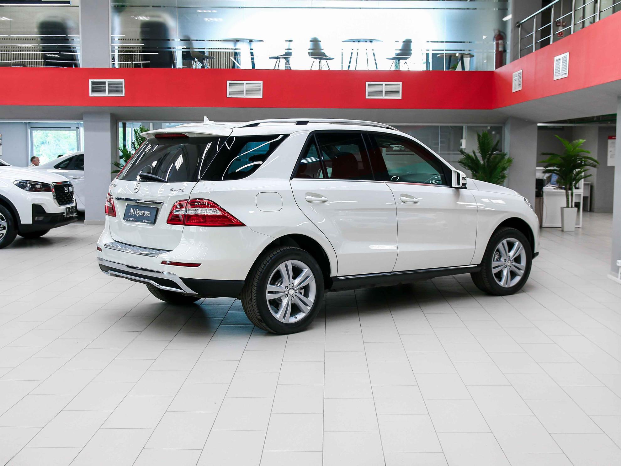 Mercedes-Benz M-Класс 2012, белый, ДЦ Орехово