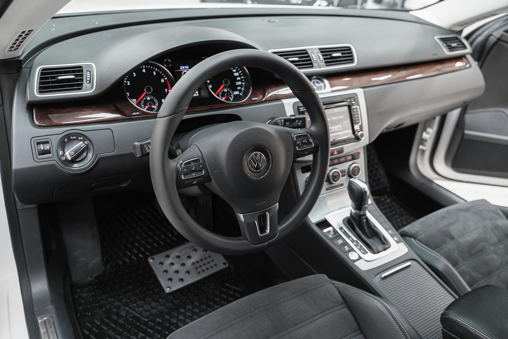 Volkswagen Passat CC 2013, белый, ДЦ Орехово