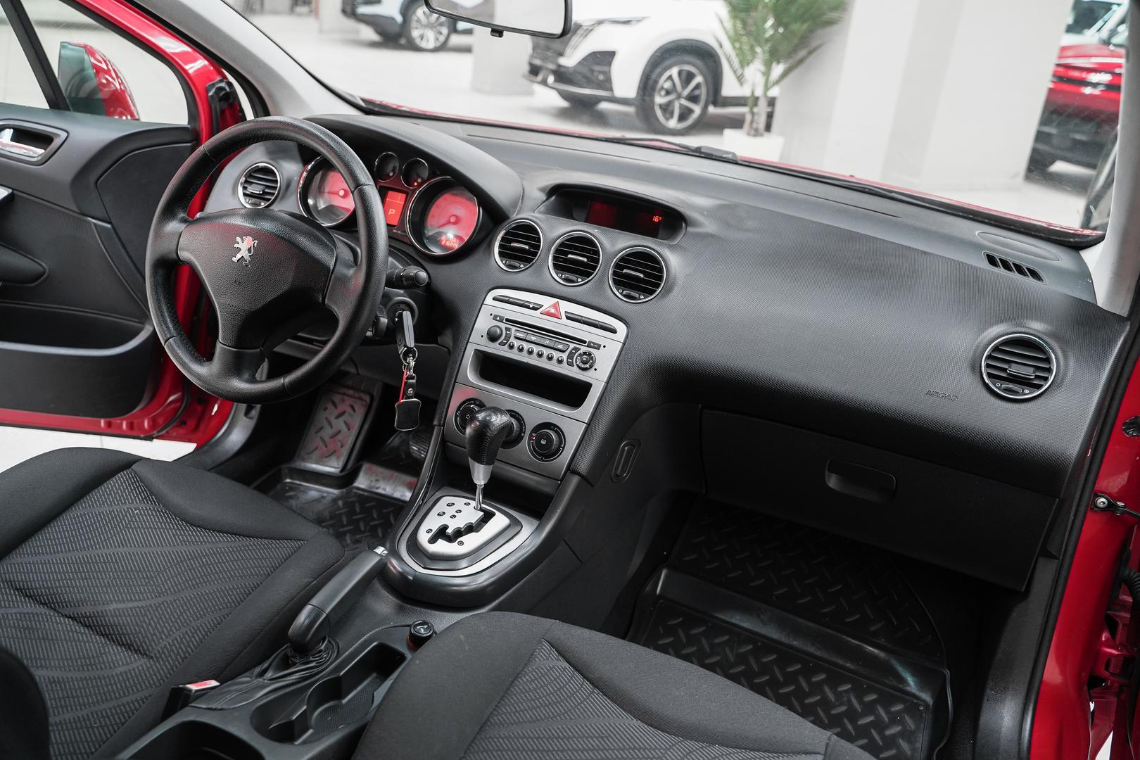 Peugeot 308 2008, красный, ДЦ Орехово