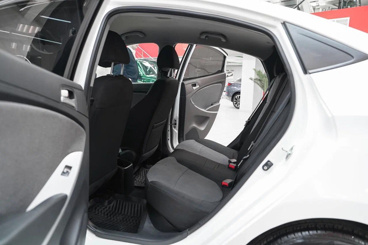 Hyundai Solaris 2012, белый, ДЦ Орехово