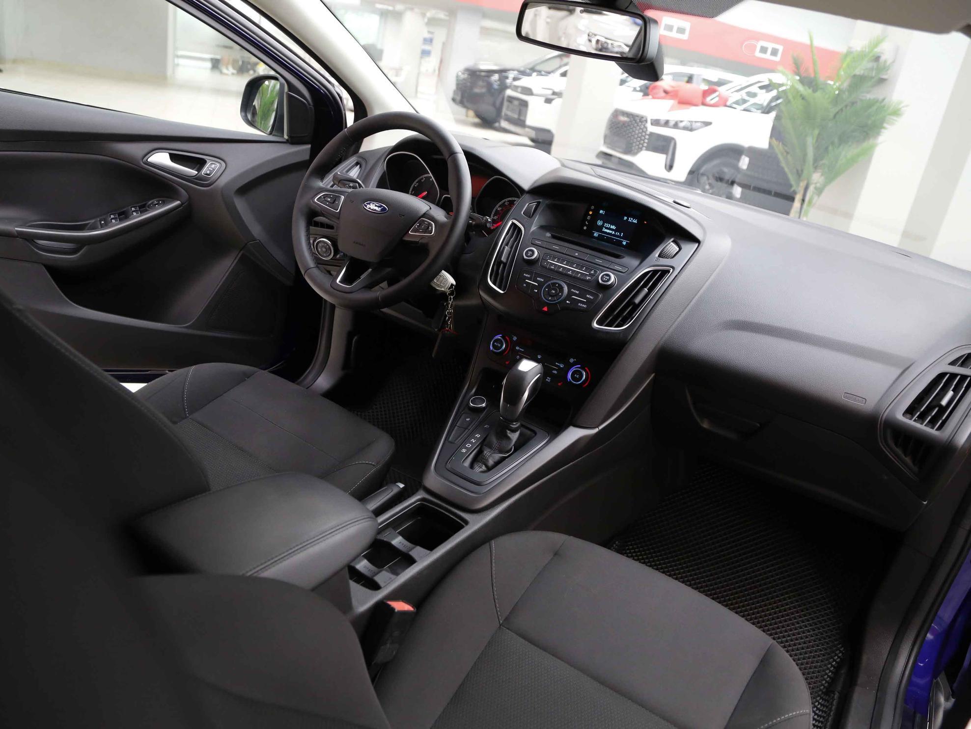 Ford Focus 2016, синий, ДЦ Орехово