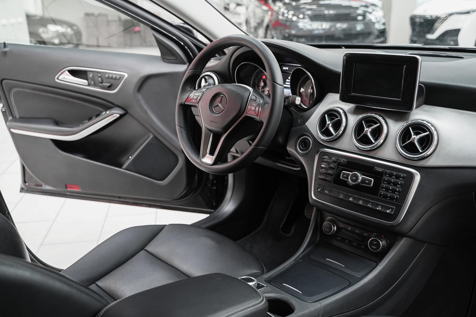 Mercedes-Benz GLA 2015, черный, ДЦ Орехово