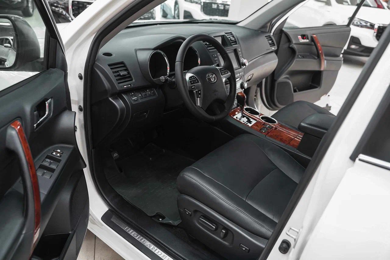 Toyota Highlander 2011, белый, ДЦ Орехово