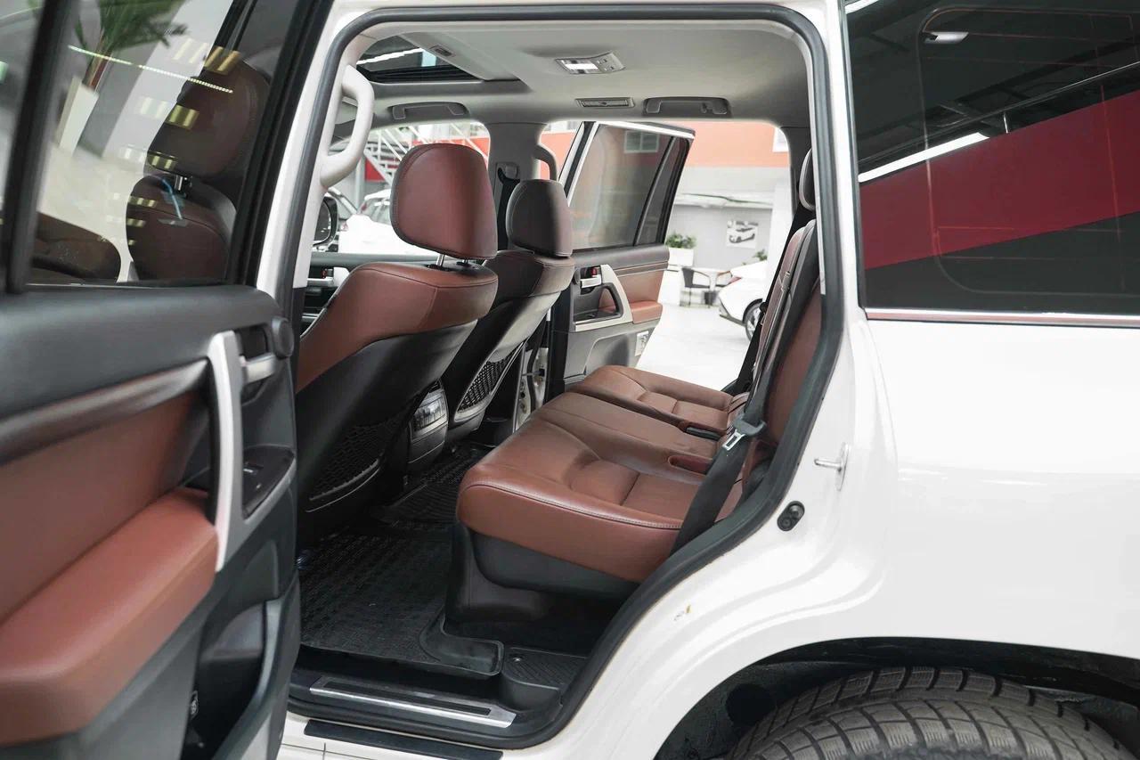 Toyota Land Cruiser 2015, белый, ДЦ Орехово
