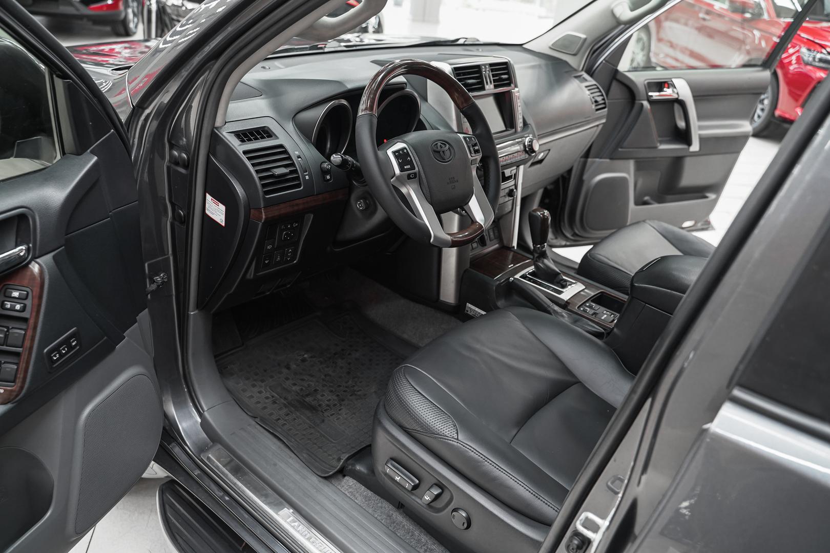 Toyota Land Cruiser Prado 2011, серый, ДЦ Орехово