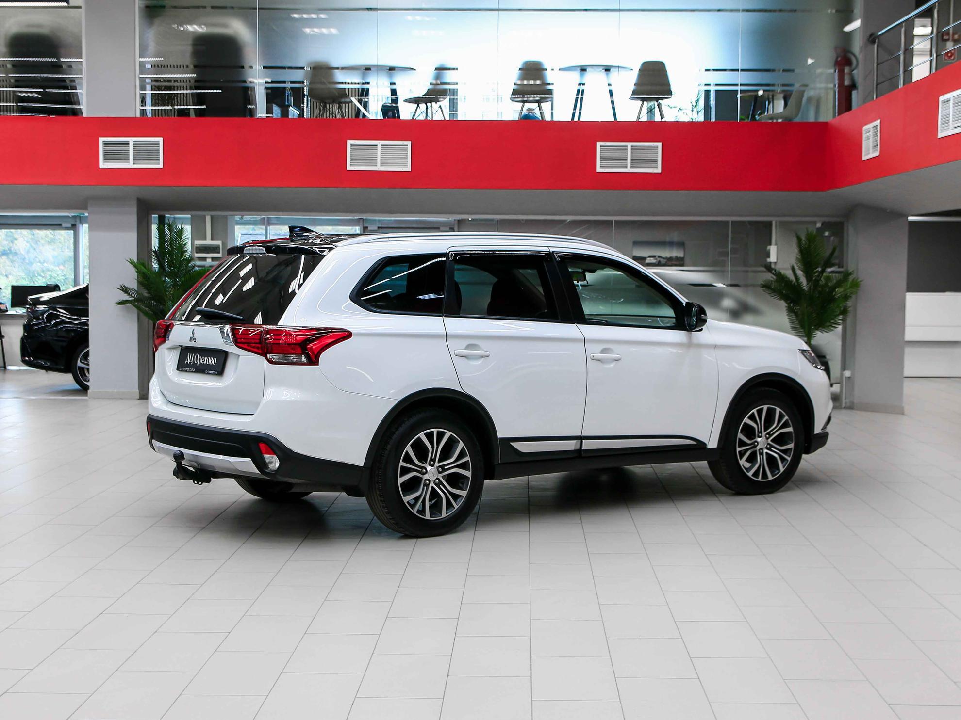 Mitsubishi Outlander 2017, белый, ДЦ Орехово