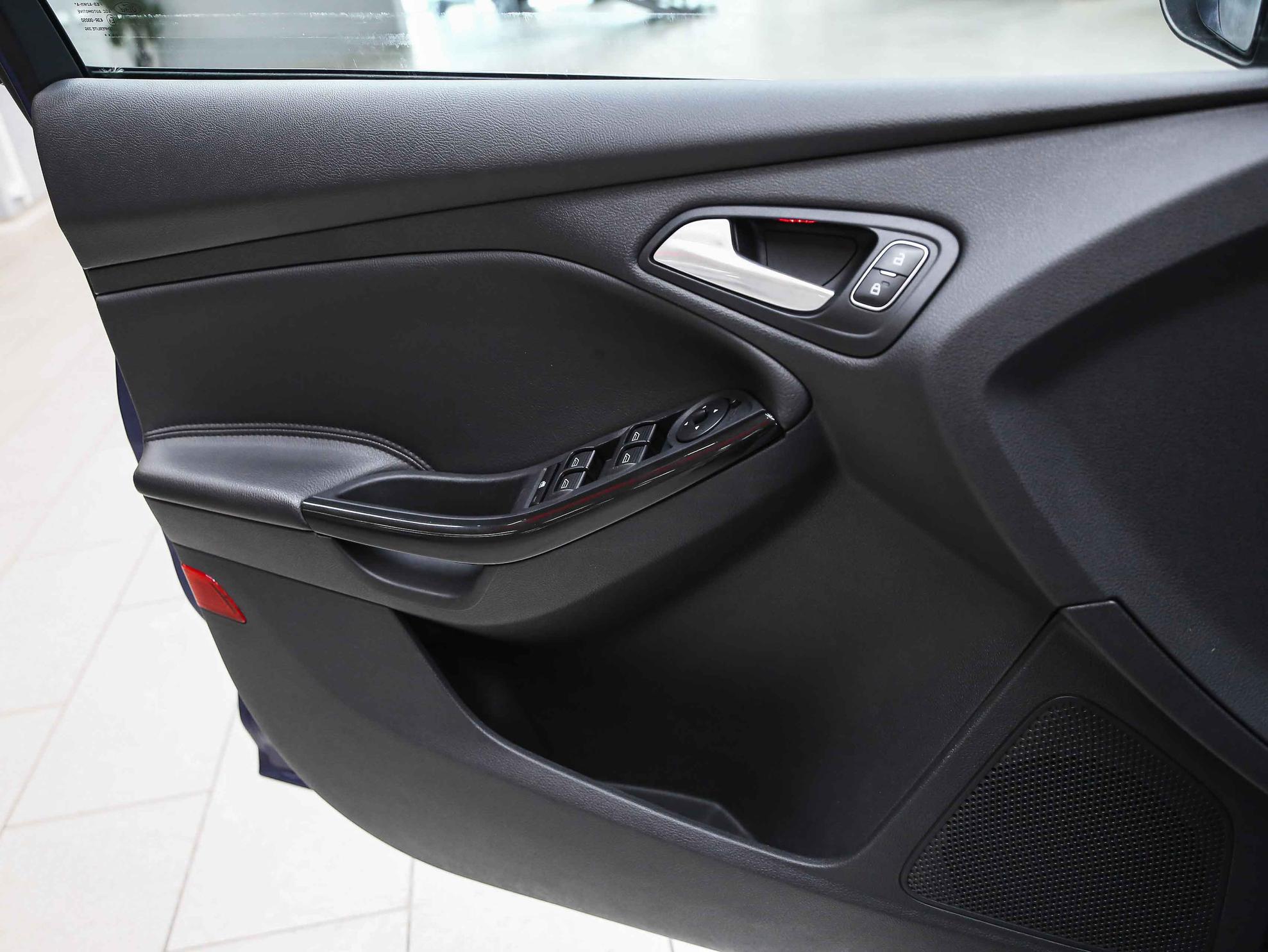Ford Focus 2017, синий, ДЦ Орехово