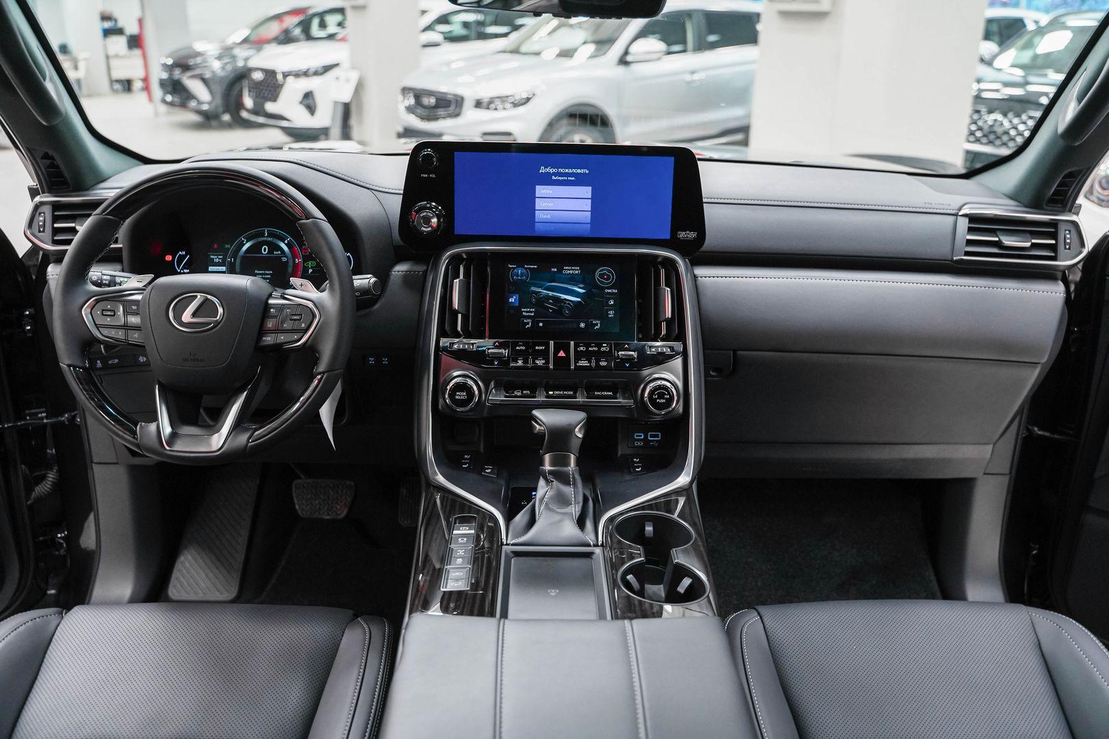 Lexus LX 2024, черный, ДЦ Орехово