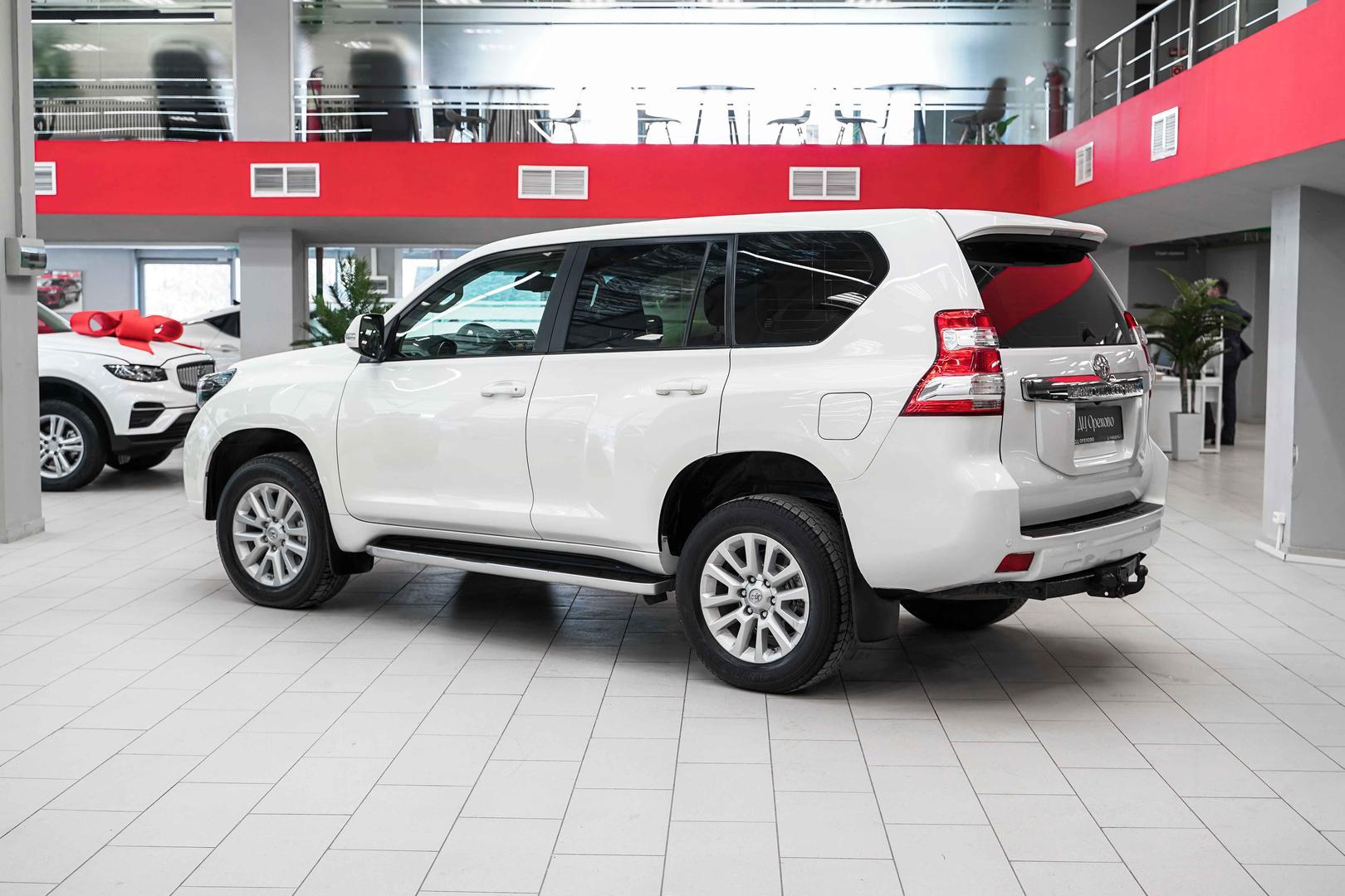 Toyota Land Cruiser Prado 2013, белый, ДЦ Орехово