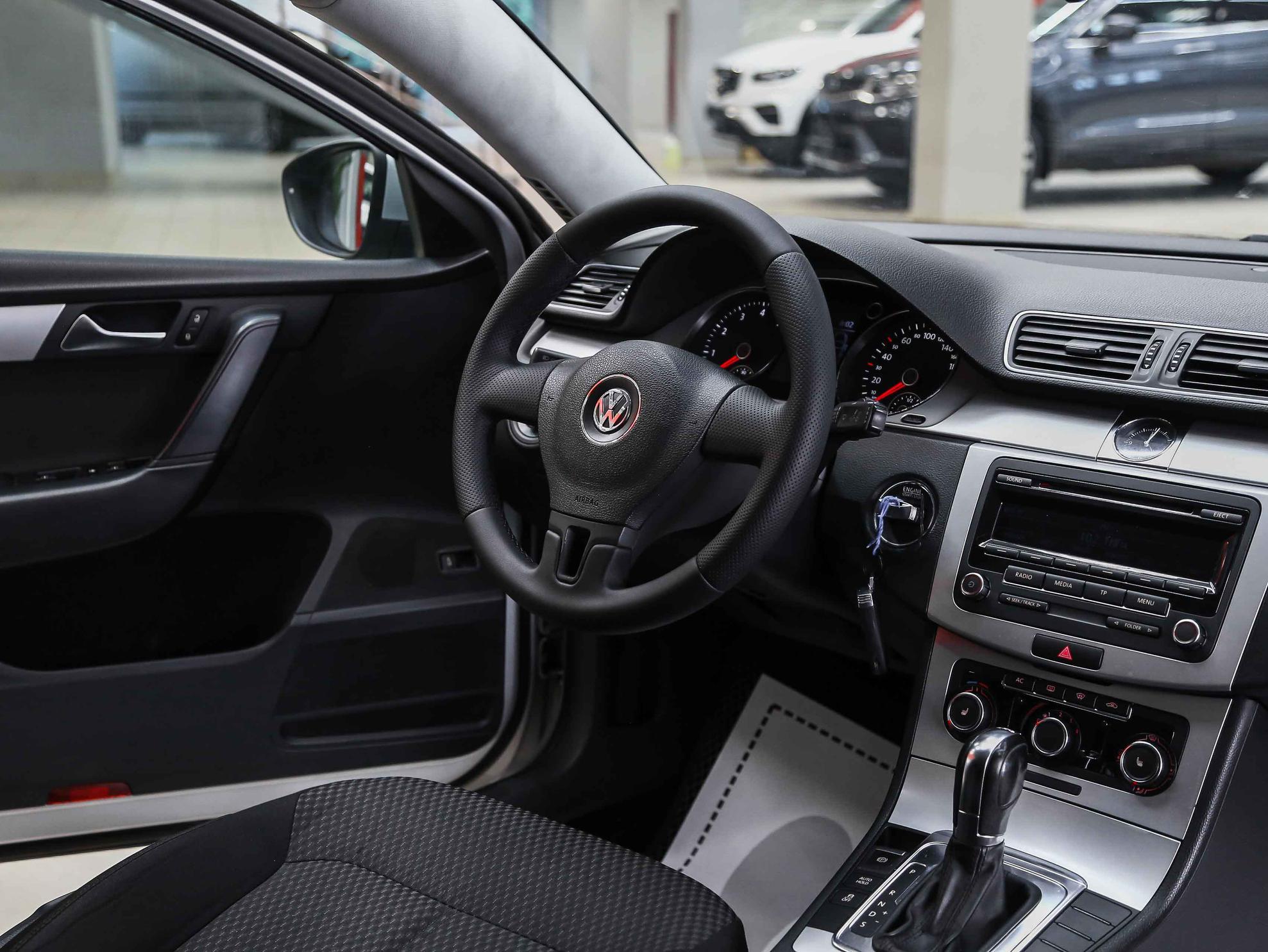 Volkswagen Passat 2011, серебряный, ДЦ Орехово