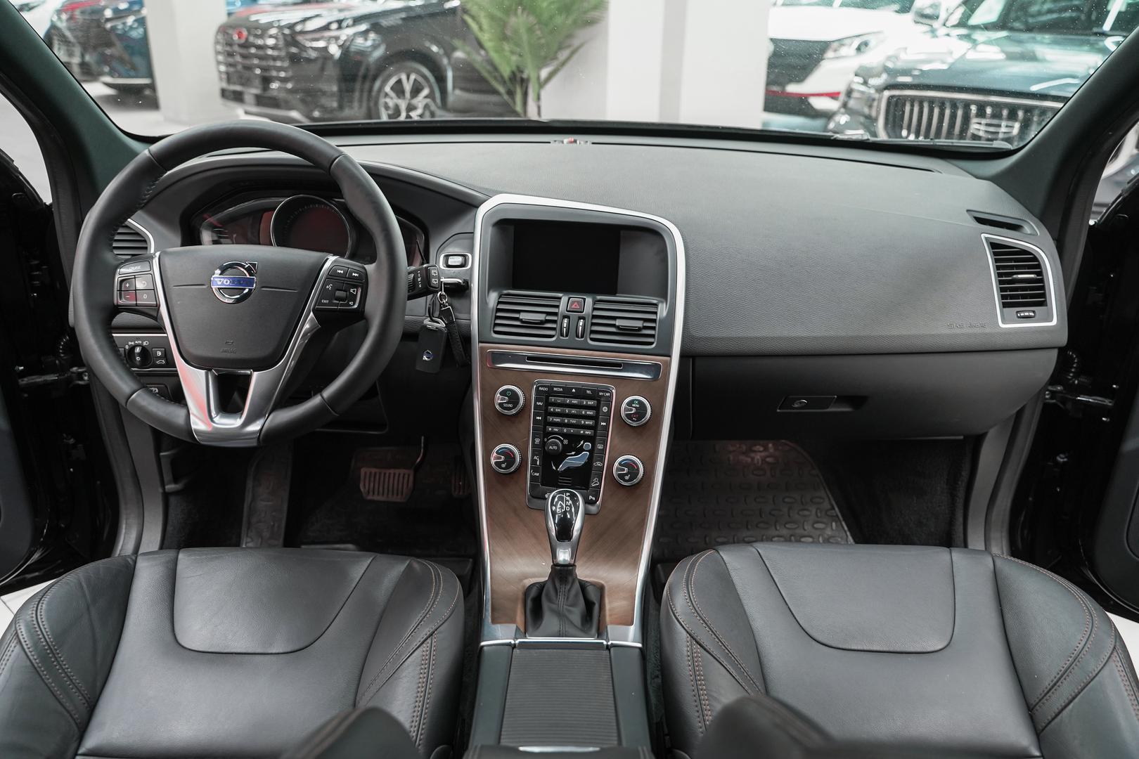 Volvo XC60 2016, черный, ДЦ Орехово