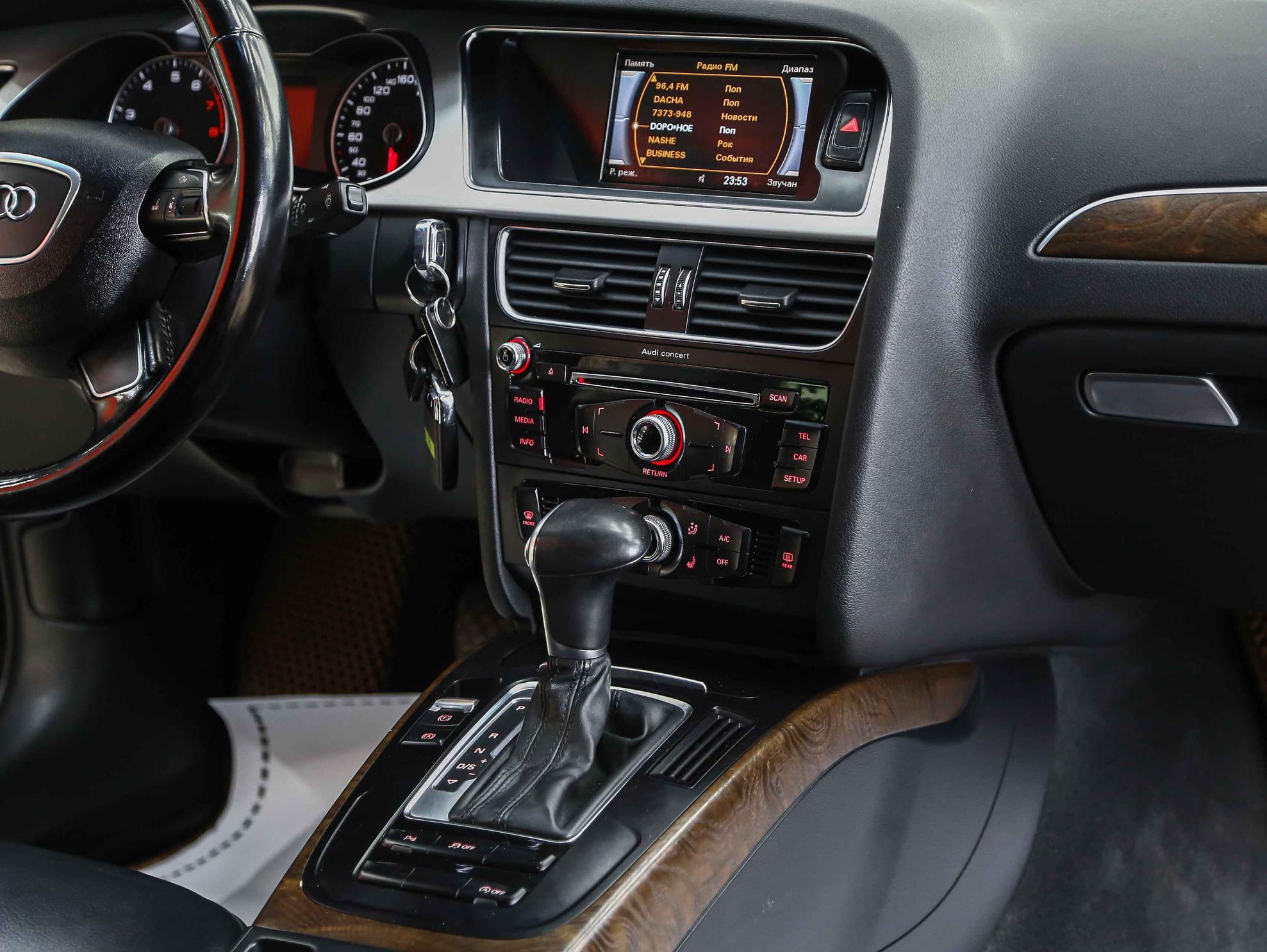Audi A4 2015, серый, ДЦ Орехово