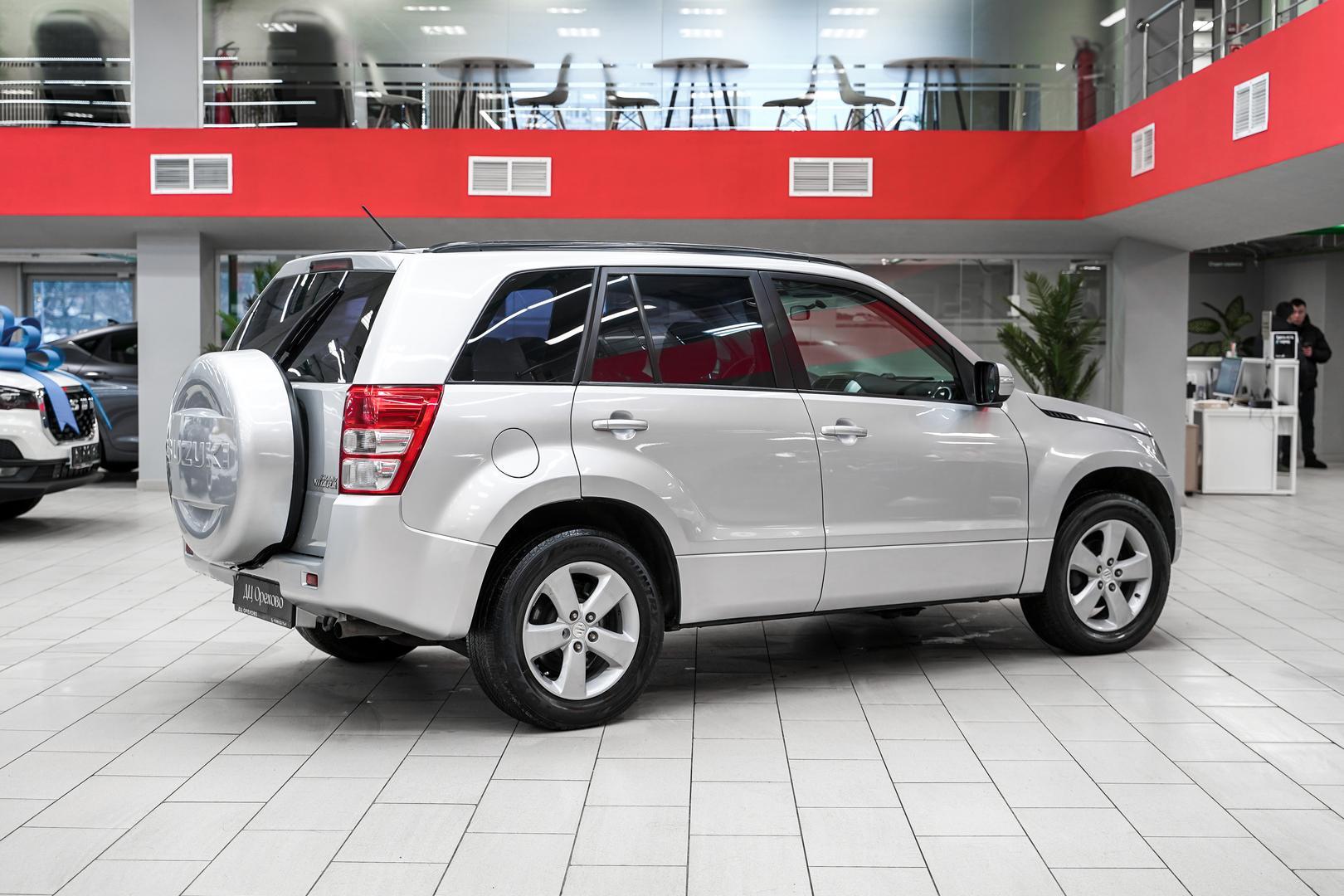Suzuki Grand Vitara 2010, серебряный, ДЦ Орехово