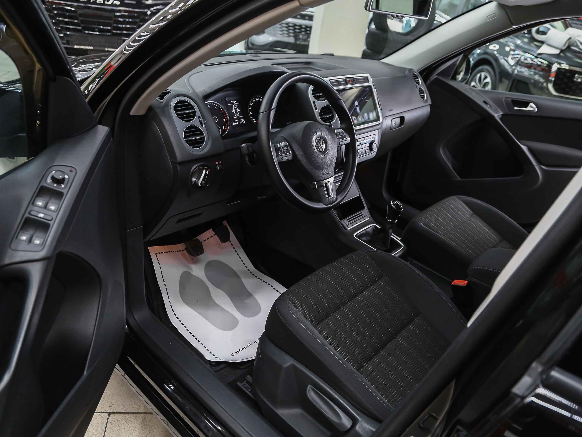 Volkswagen Tiguan 2015, черный, ДЦ Орехово