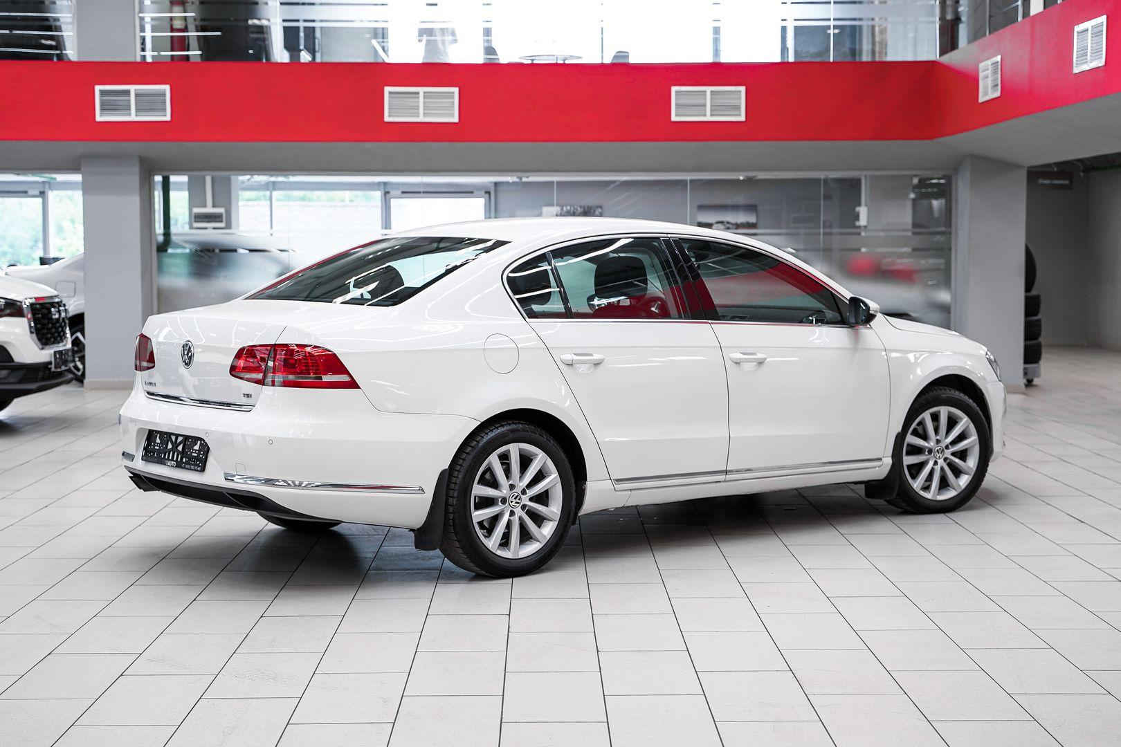Volkswagen Passat 2013, белый, ДЦ Орехово