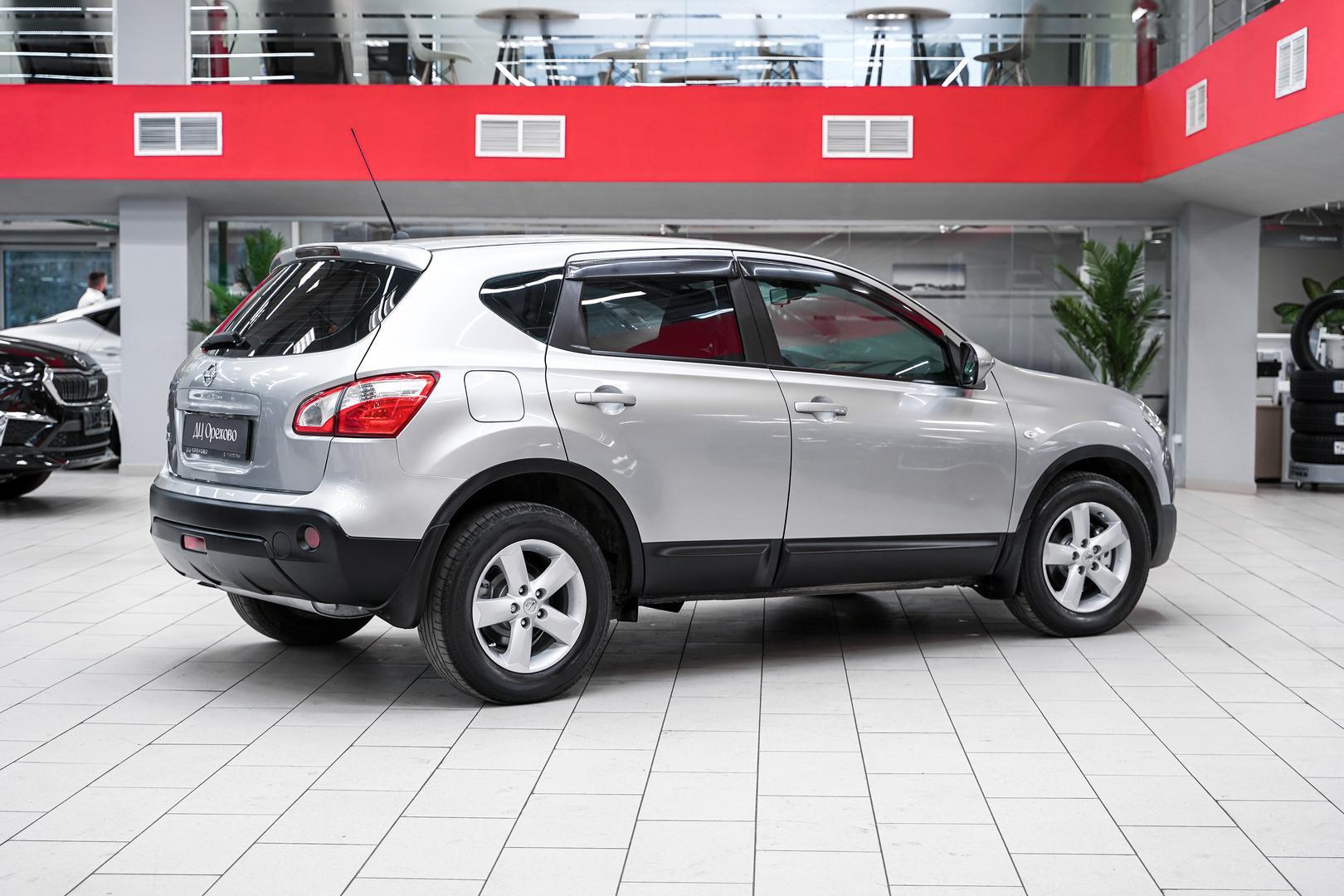 Nissan Qashqai 2010, серебряный, ДЦ Орехово