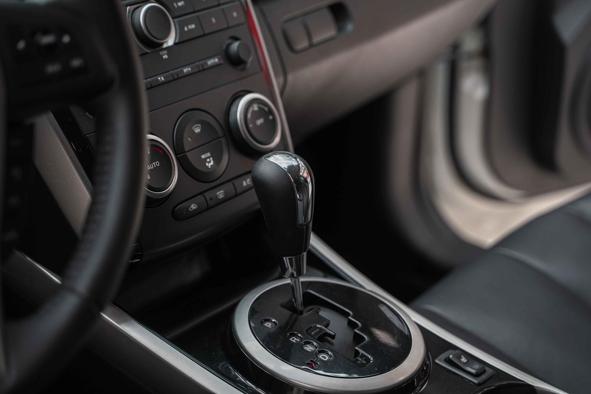 Mazda CX-7 2011, белый, ДЦ Орехово
