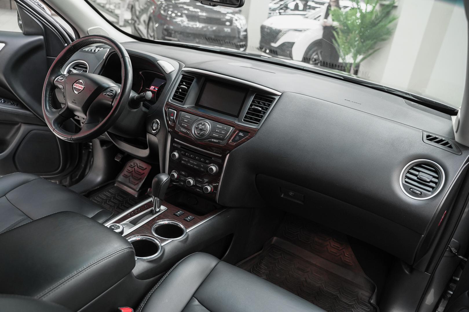 Nissan Pathfinder 2016, серый, ДЦ Орехово